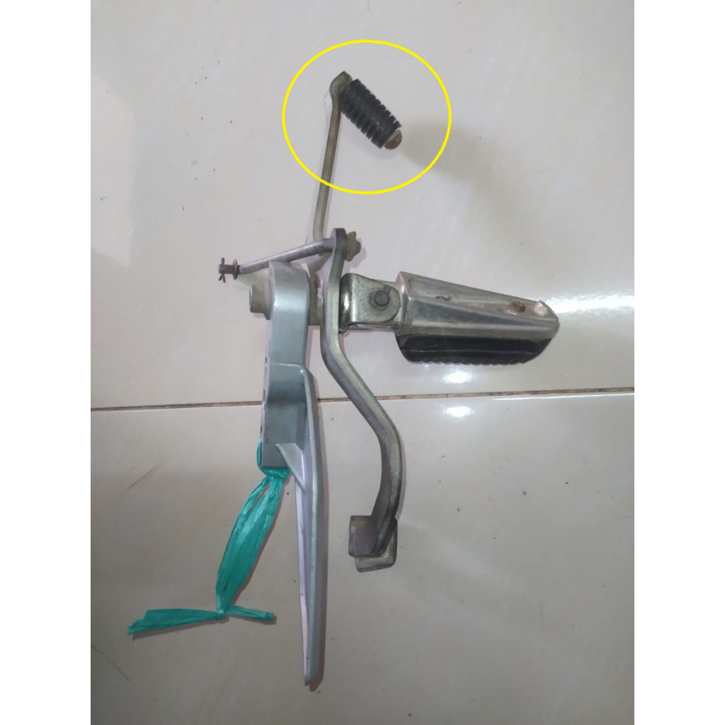 Footstep Dudukan FootStep Depan Kiri Yamaha Vixion Old Ori Copotan