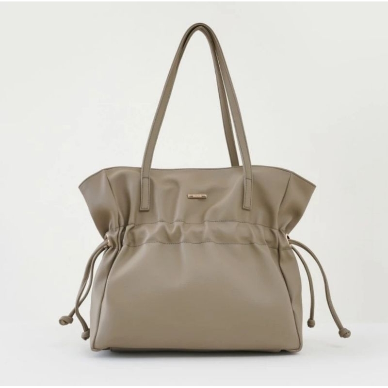 merche tas besar wanita