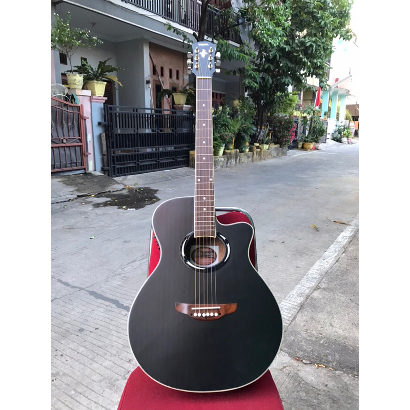 gitar akustik Yamaha Apx Custom bk