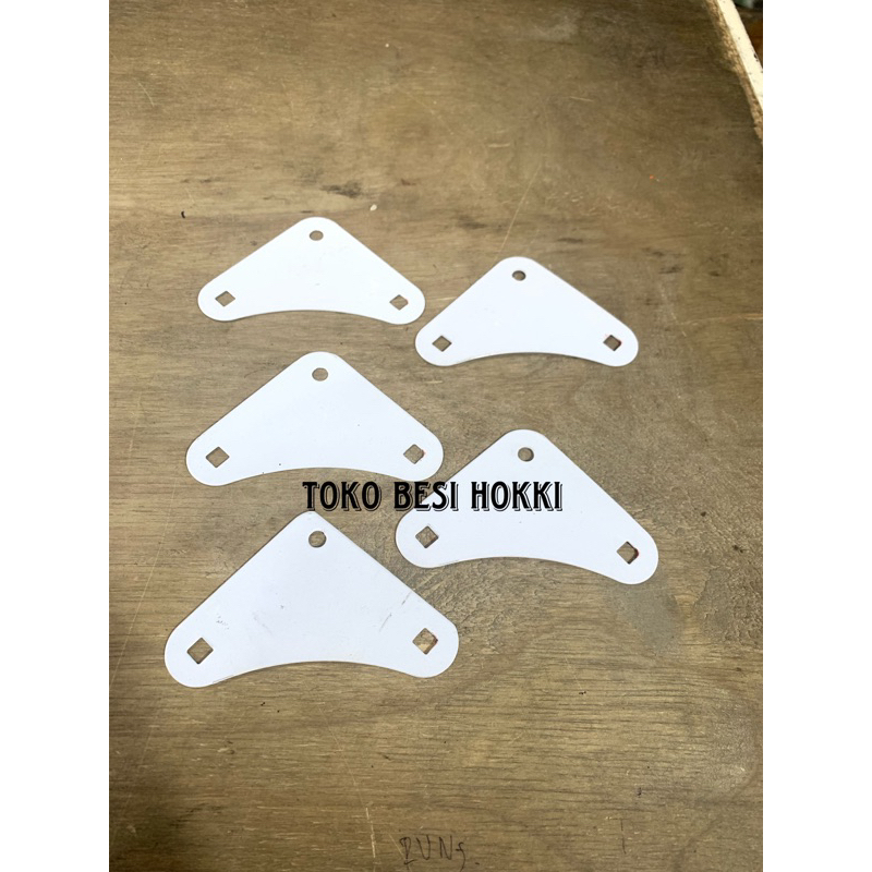 Siku Plat Besi / Siku Segitiga Besi Lubang / Plat Siku Lubang ( 1 Pcs )