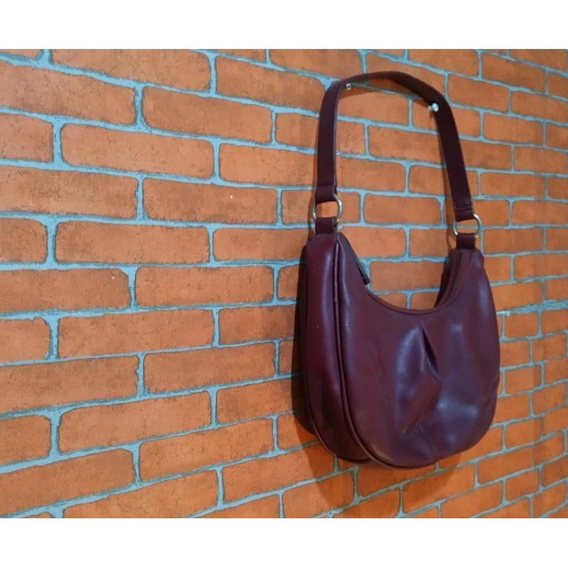 PRELOVED CAPRIASI ORI TAS JINJING / SELEMPANG BAHU MERAH TUA (30x15cm)