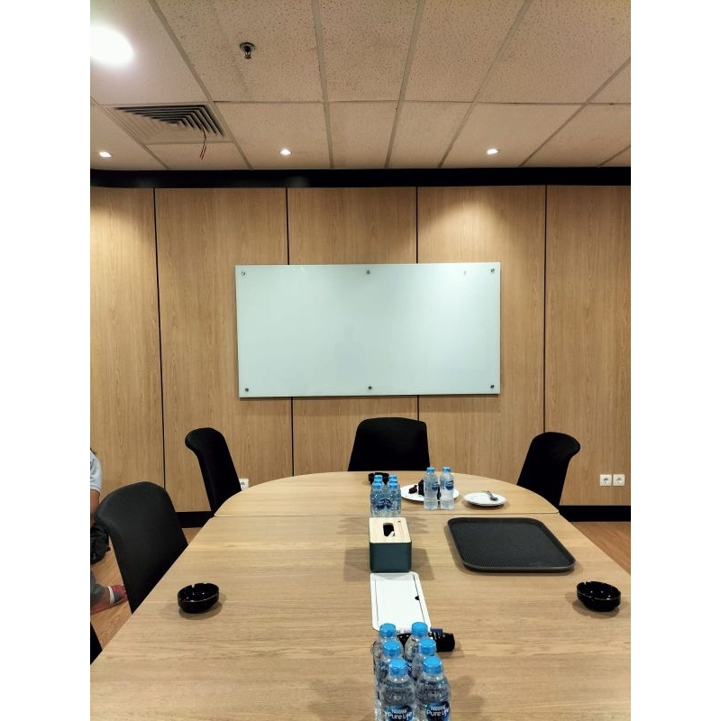 

papan tulis kaca bisa custom ukuran banyak harga termurah untuk kantor sekolah kampus universitas tempat pelatihan tersedia magnetik dan non magnetik
