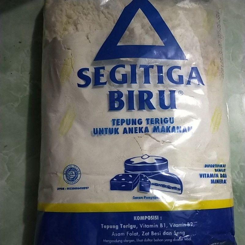 

segitiga biru tepung terigu 1 kilo