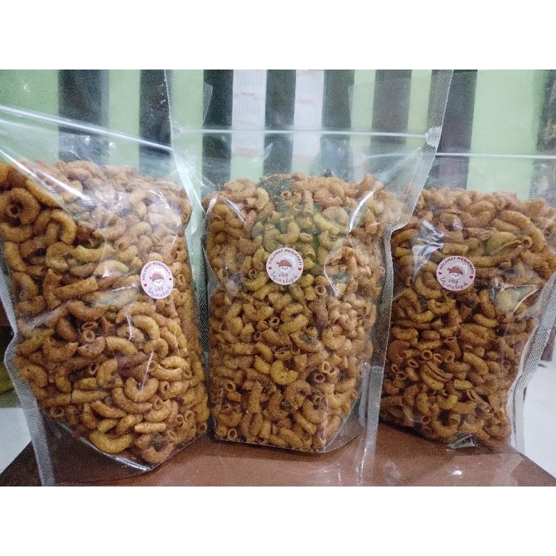 

Makaroni Bantet/ Makaroni Bantet Daun Jeruk/ Makaroni Viral/ Makaroni Pedas Daun Jeruk/ 1000gram (vit.asfood)