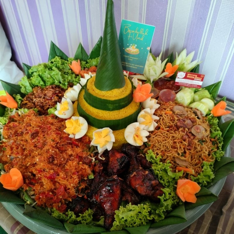 

Nasi Tumpeng