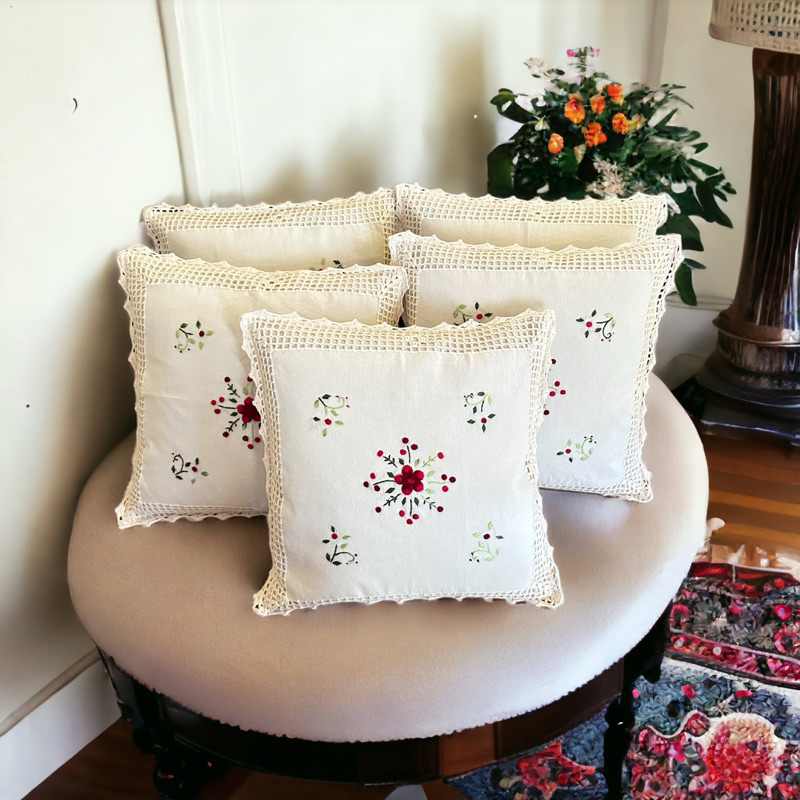 Sarung bantal rajutan Handmade kombinasi sulam tangan 40x40