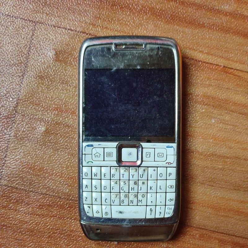 NOKIA E71