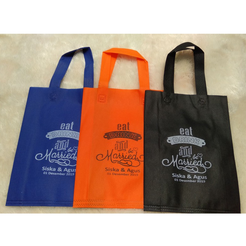 

Souvenir Totebag Spunbond Tas Goodiebag Sponbon Tas Tenteng uk. 30x40 cm Tas Lipat Sablon