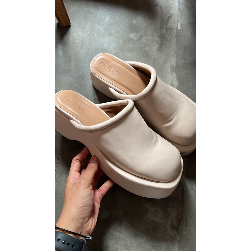 Made to Wander (MTW) Clogs