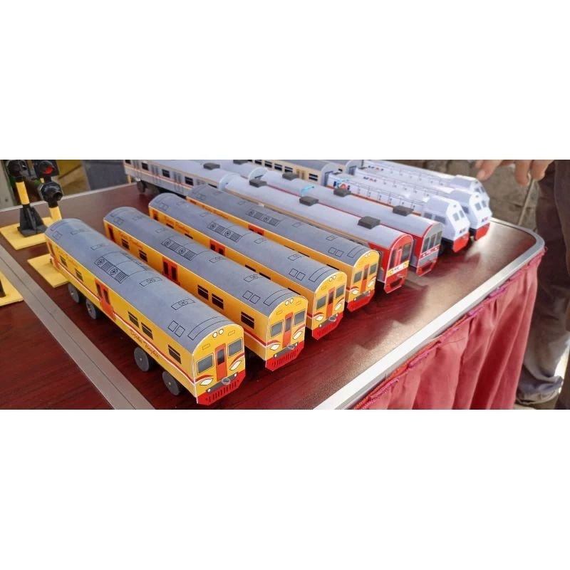 Kereta Miniatur / Miniatur Kereta Api Commuterline