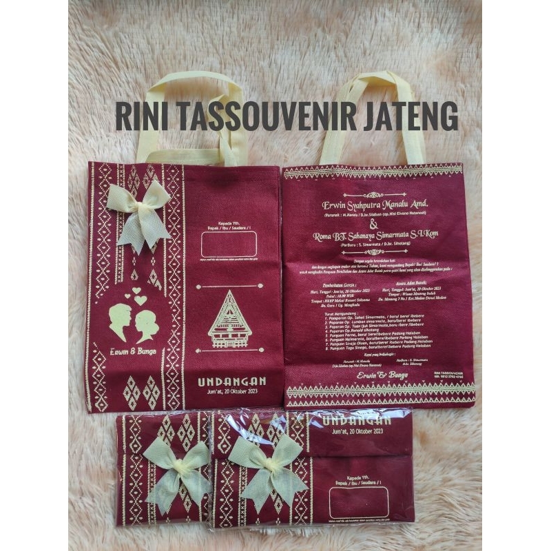 

TAS SOUVENIR PERNIKAHAN-UNDANGAN SPUNBOND SABLON-TAS UNDANGAN PERNIKAHAN MURAH BEST SELLER Tas souvenir undangan pernikahan Undangan pernikahan Murah Unik