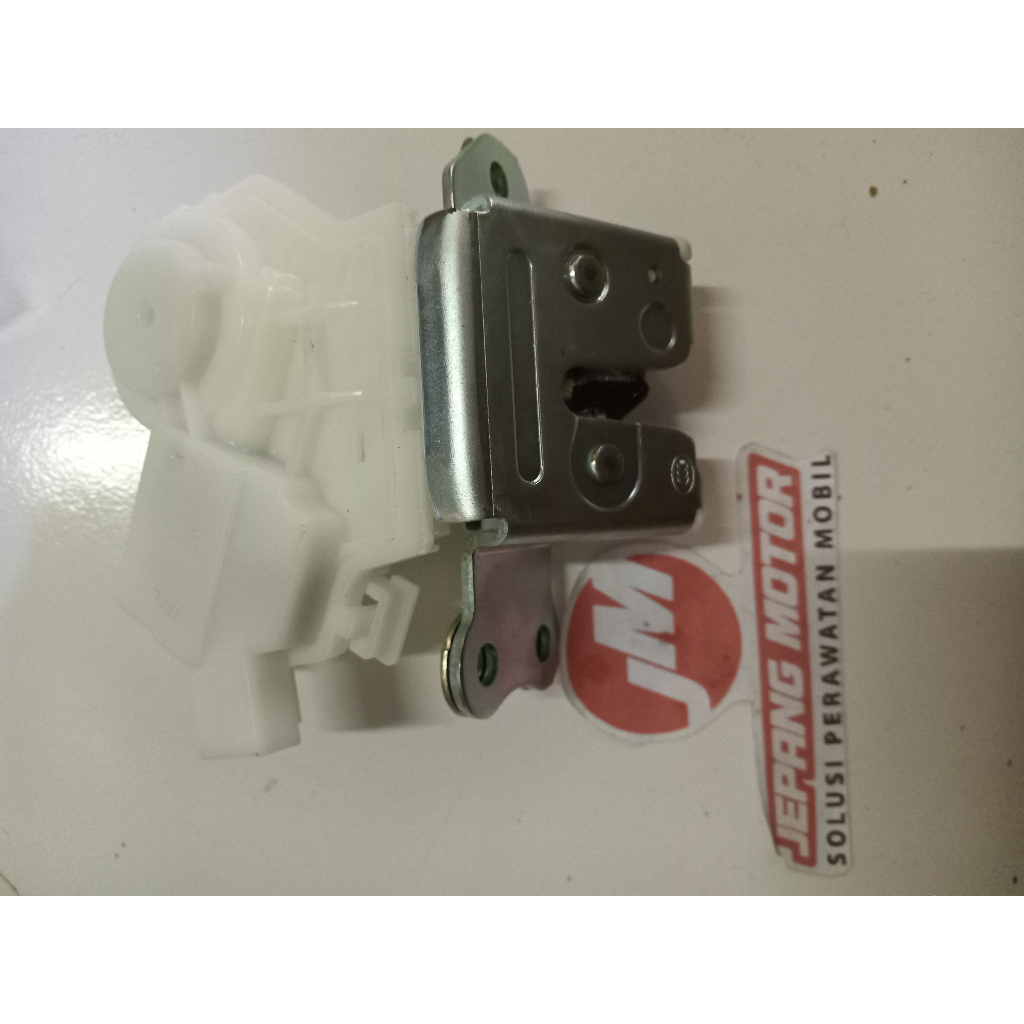 Door lock/lock pintu bagasi pajero 5808A113