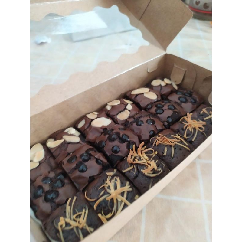 

Fudgy Brownies | Brownies Fudgy | Brownies Panggang | Brownies Sekat 20x10. 18 sekat mini