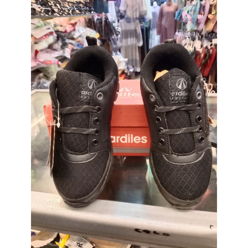 sepatu sekolah hitam polos merek Ardiles ORI