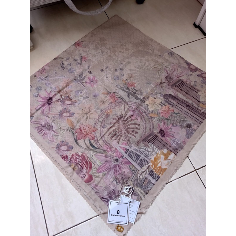 BUTTONSCARVES PRELOVED Dubai series (ivory). silakan baca deskripsi dibawah ya