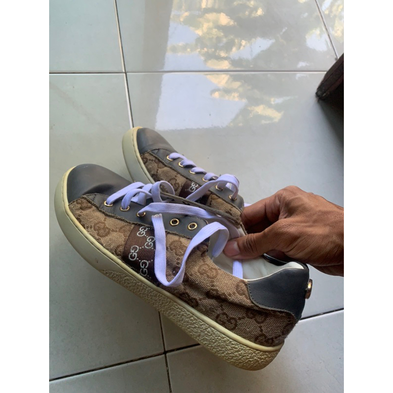 sepatu second gucci