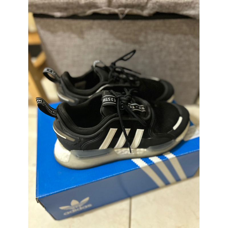 ADIDAS NMD V3 R1 black white