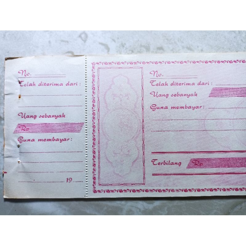 

Kertas Kwitansi Penggunaan Tahun 19.. Warna Merah (S21)