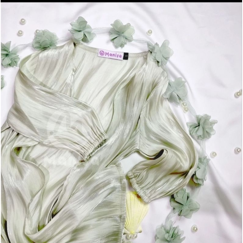 Preloved Dress Outer  shimmer silk (ice sage) by manisa + inner gamis shimer silk WHITE