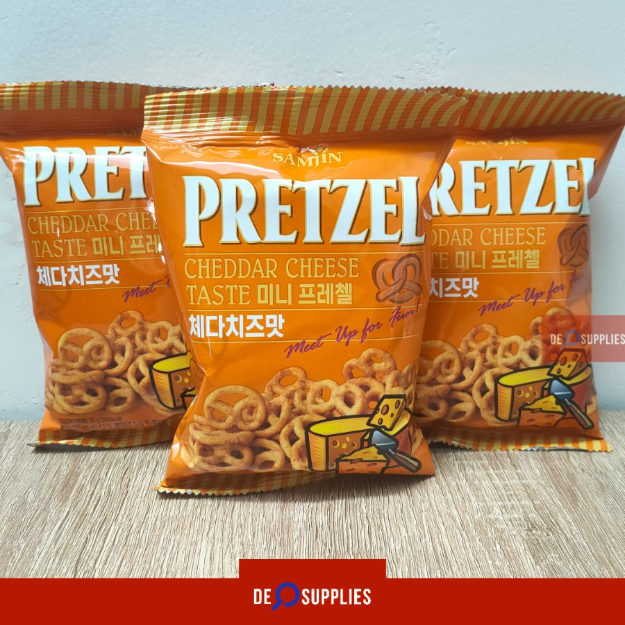 

Pretzel Cheddar Cheese Samjin 85gr - Snack Korea Pretsel Keju Pretzels