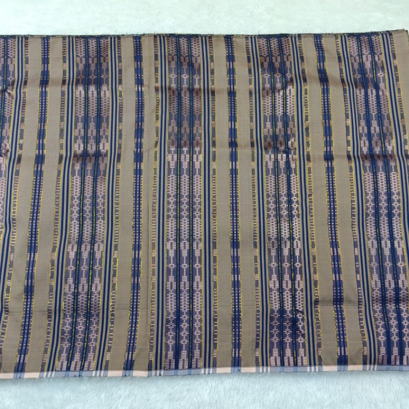 sarung sutera  kain tenun sutra khas bugis sengkang