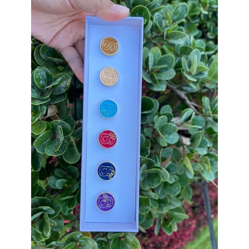 BUTTONSCRAVES The Friendship Brooch