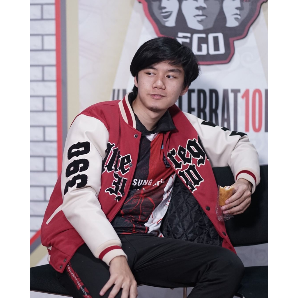 JAKET VARSITY ALTER EGO CLASS OF 22