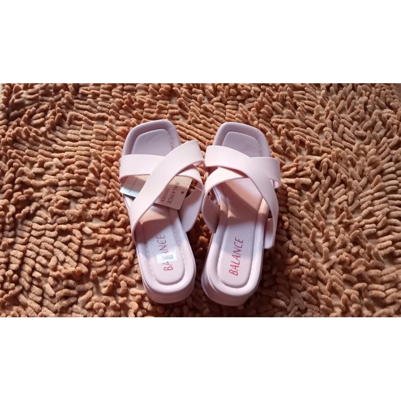 sandal karet wedges motif silang balance