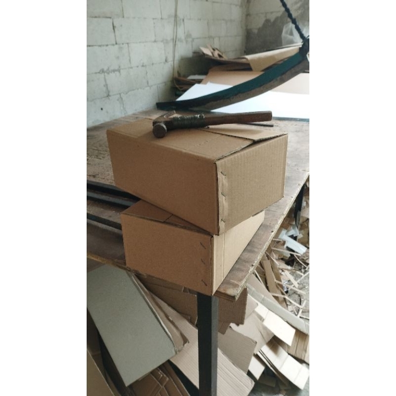 

kardus bok iner sepatu