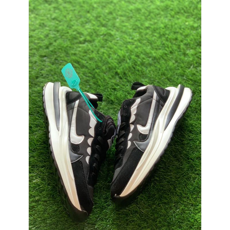 SACAI BLACK N WHITE VAPPORWAFFLE