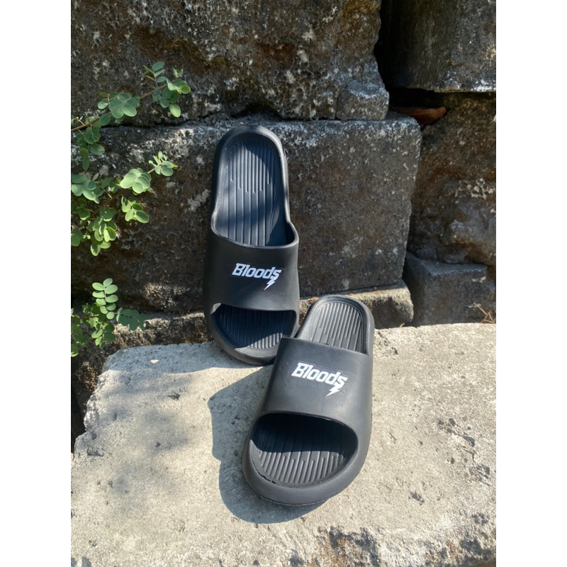 SANDAL SLOP SLIDE TERMURAH TERLARIS SANDAL SLIP-ON BLOODS ANTI LICIN TERKENA MINYAK MURAH DI SHOPEE 