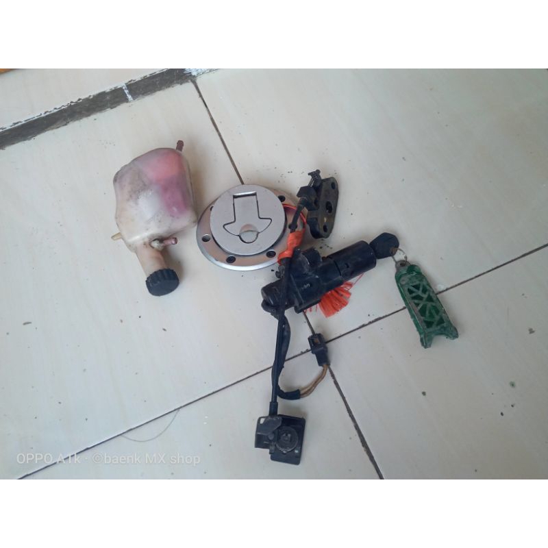 kunci kontak KTM Duke 200 satu set sama jok dan tangki