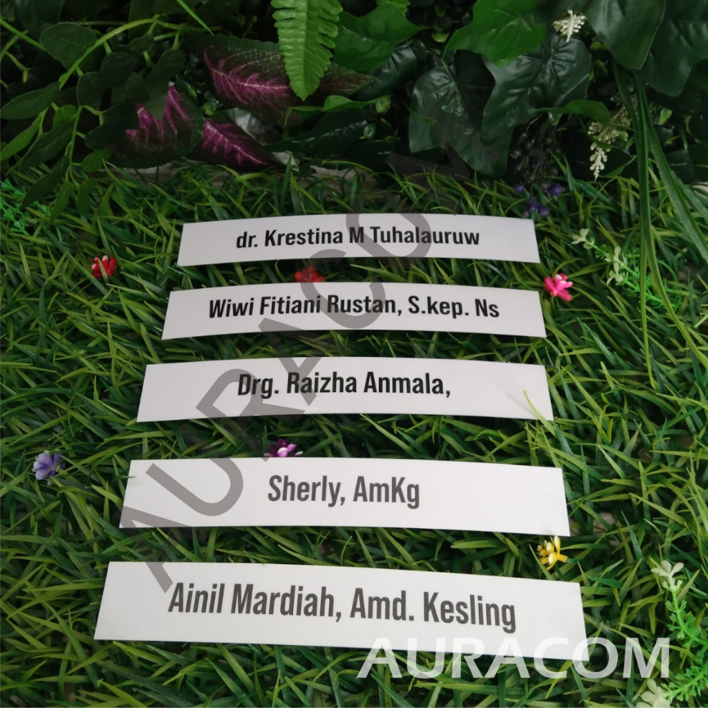 

Sisipan nama untuk produk papan daftar petugas