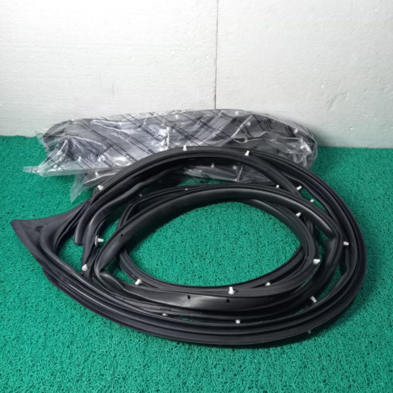 karet pintu depan mobil Avanza all new 2012/2018 67872-BZZ200