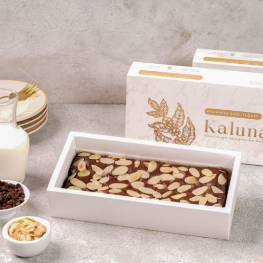 

Kaluna Cakes - Fudgy Brownies Panggang Almond Ukr. 22x10 - Brownies Panggang Almond