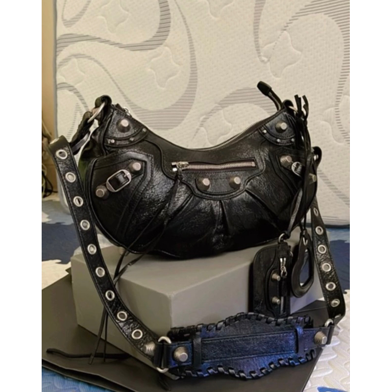 balenciaga Le Cagole size 33x18cm bahan croco