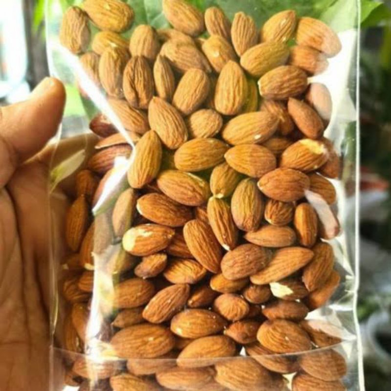 Kacang Almond mentah 1kg(Kacang Almond Termurah)