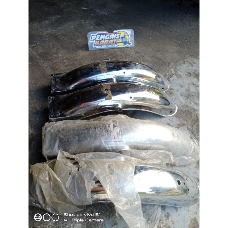 harga untuk 4buah spakbor belakang gl100 tahun muda dan tahun tua masing masing 2 buah