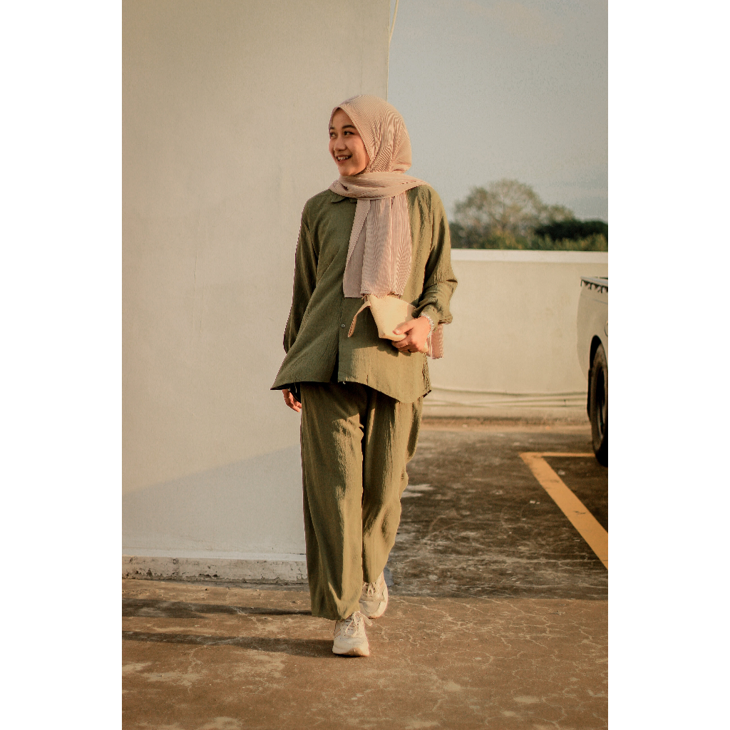 MORAA - Nera One Set  -  One Set Crinkle - Setelan Wanita - Blouse Crinkle - Celana Panjang Crinkle