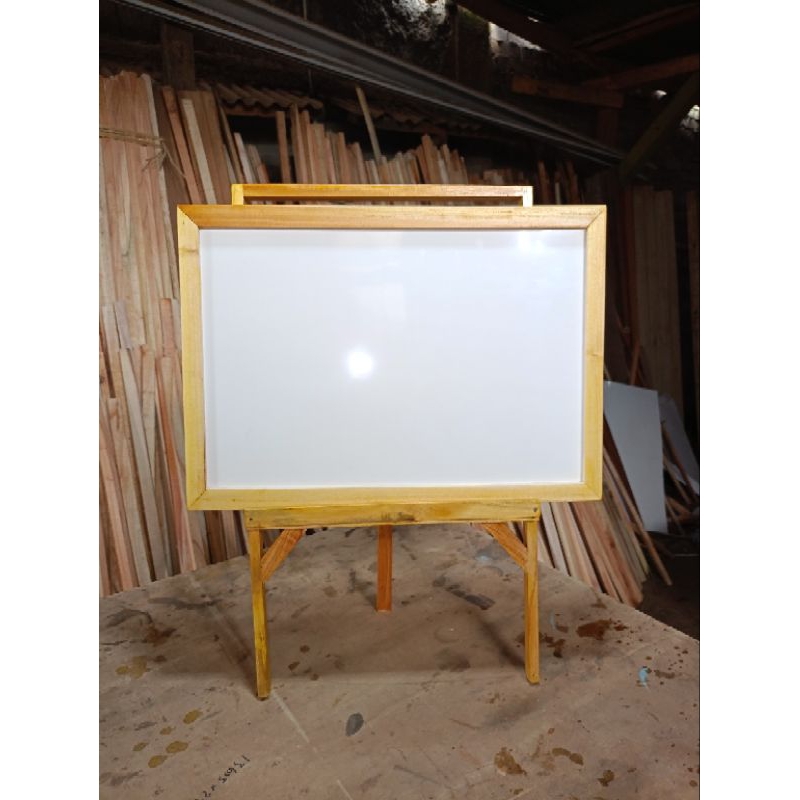 

papan tulis/whiteboard ukuran30×40+penyangga+spidoll