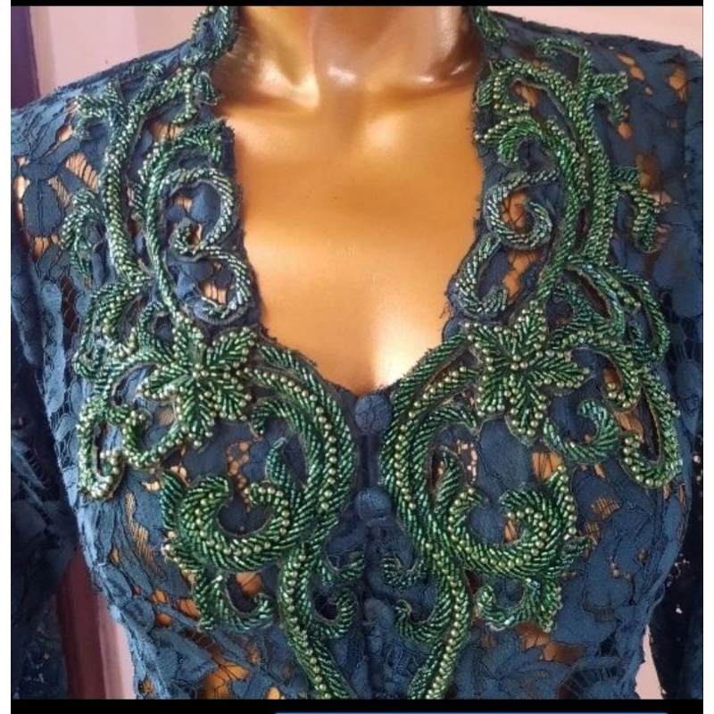 kebaya payet leher payet