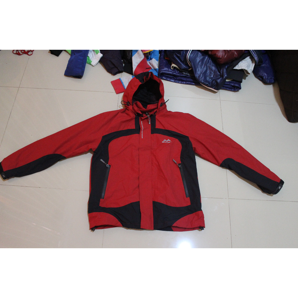 Jaket Brutal hoodie second bahan tebal / jaket outdoor / gunung / Thrifting