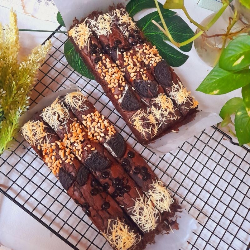 

Brownies Fudgy Dark Cokelat 20×10cm Isi 18 Bites