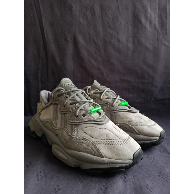 sepatu Adidas ozweego grey