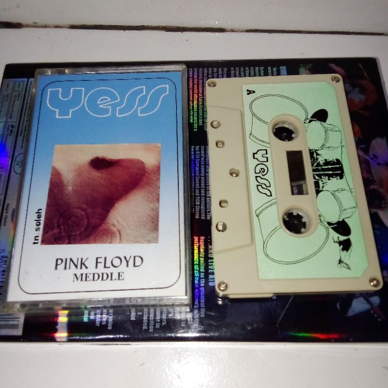 kaset pita PINK FLOYD MEDDLE ( YESS )