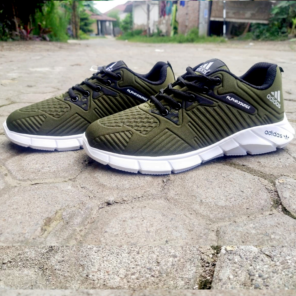 Sepatu sneakers pria wanita alpabon hitam