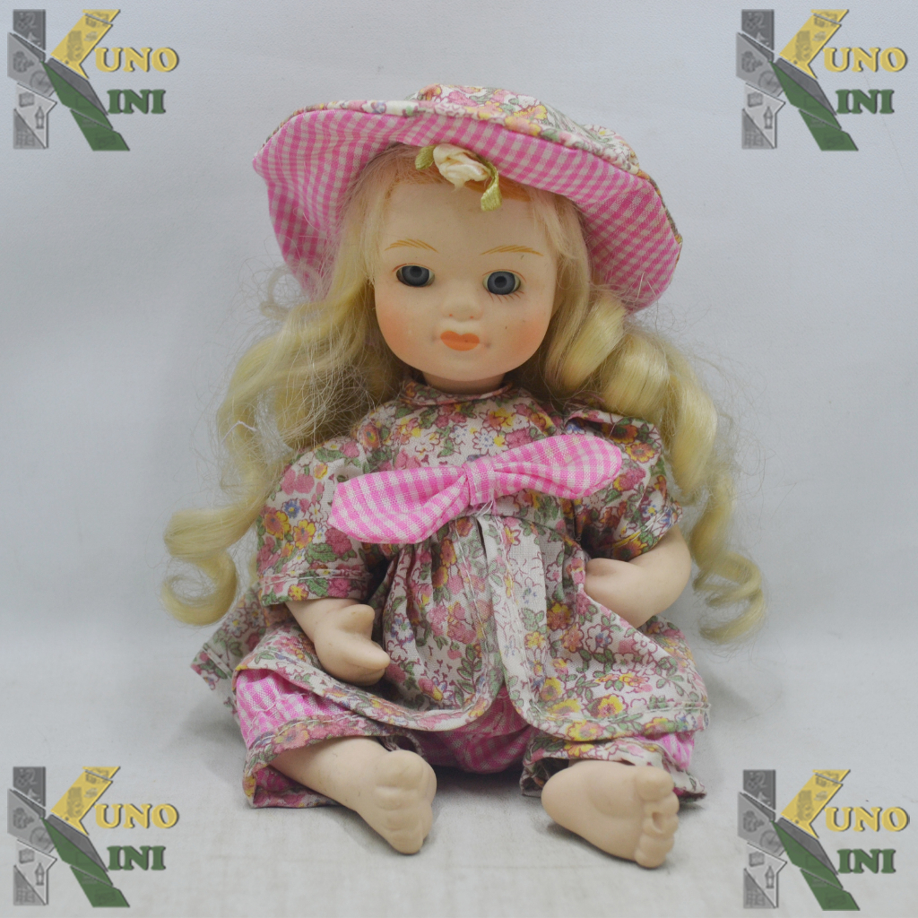 VINTAGE BONEKA PORSELEN GIRL WITH PINKY FLORAL DRESS, from Europe