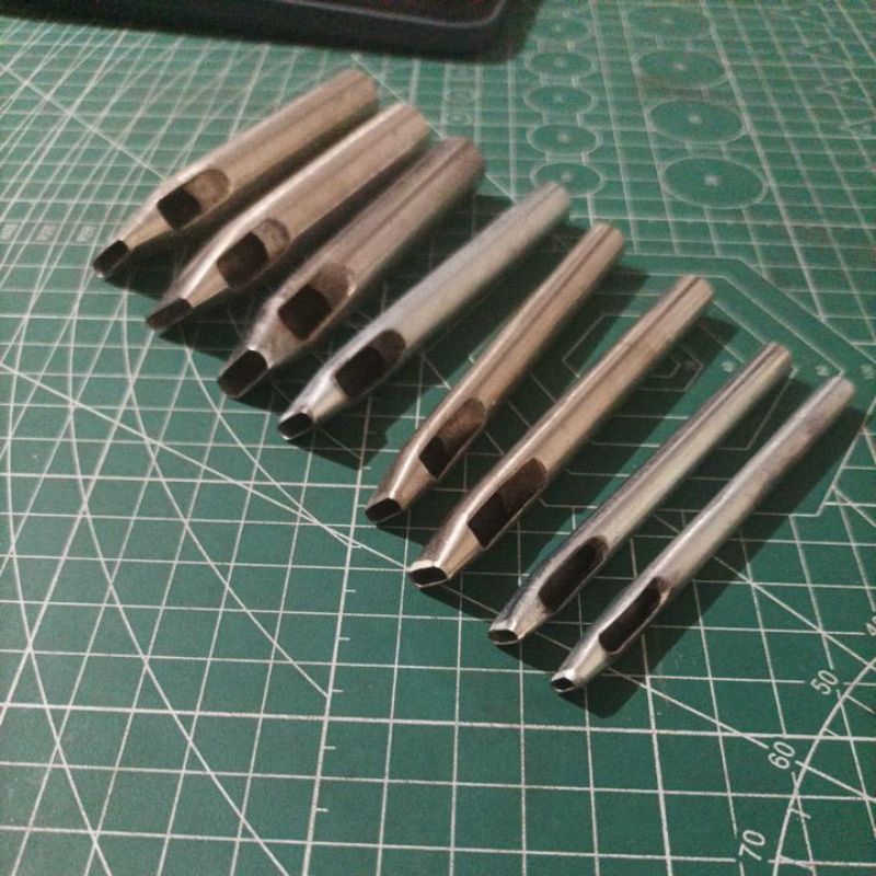 

Pembolong Kulit Bentuk Oval Jepit