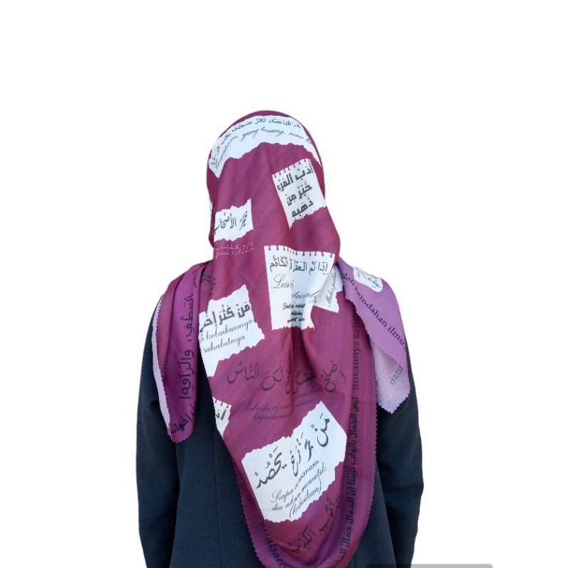 Kerudung motif tulisan Arab warna maroon mutiara hikmah jilbab ala santri segi empat kekinian hijab 