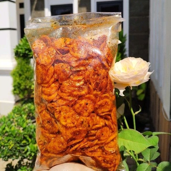 

Kerupuk Bantat pedas daun jeruk isi 500 gram